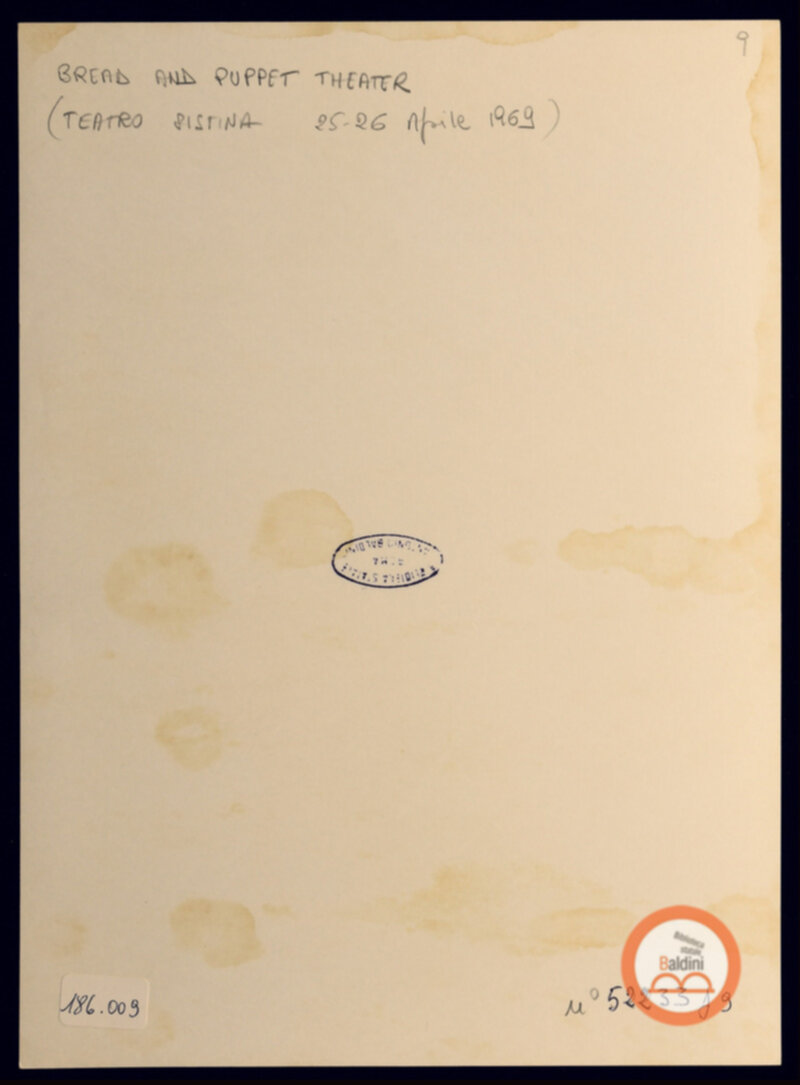 Immagine di Maschere del Bread and Puppet Theatre, di New York, verso